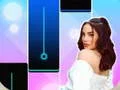 لعبة Kim Loaiza Piano tiles على الانترنت