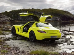 لعبة Mercedes-Benz SLS E-Cell Puzzle على الانترنت