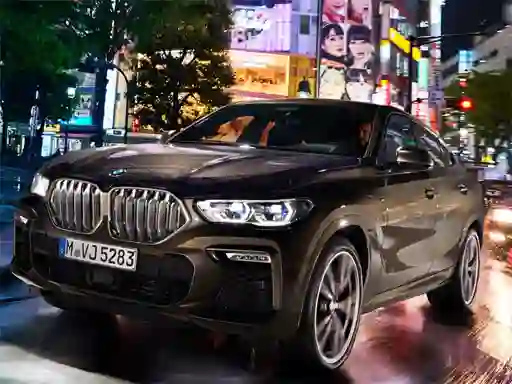 لعبة BMW X6 M50I على الانترنت
