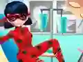 لعبة Dotted Girl Ambulance For Superhero على الانترنت