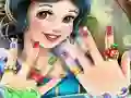 لعبة Snow White Nails على الانترنت