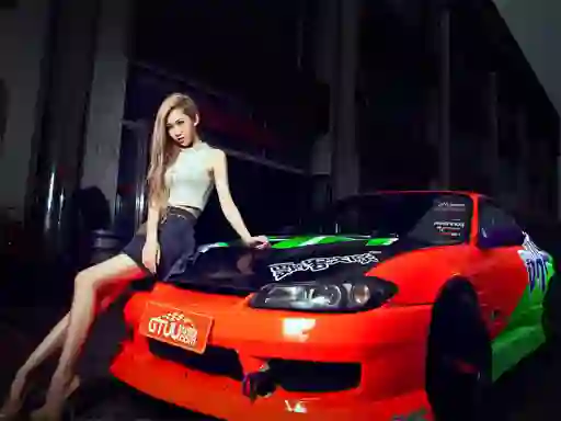 لعبة Girls and Cars على الانترنت