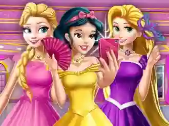 لعبة Princesses At Masquerade على الانترنت