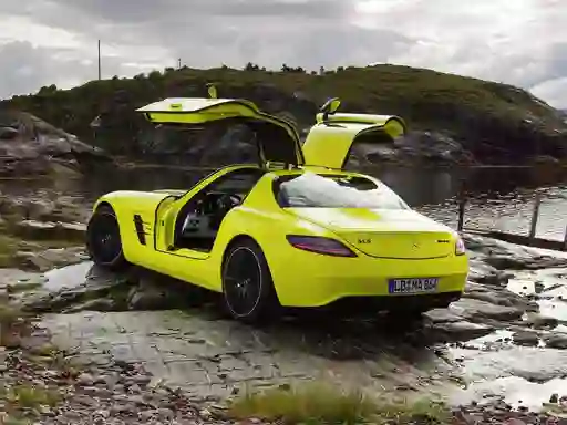 لعبة Mercedes-Benz SLS E-Cell Puzzle على الانترنت