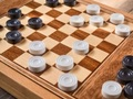 لعبة لعبة الداما للاعبين اثنين على الانترنت