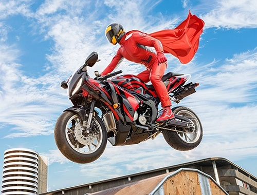 لعبة Super Hero Stunt 3D ﺔﻴﻘﻴﻘﺣ ﺔﻳﺭﺎﻧ ﺔﺟﺍﺭﺩ  على الانترنت